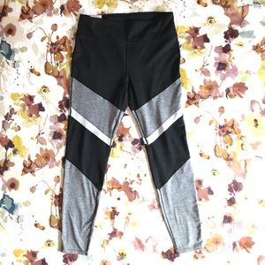 Greyscale leggings